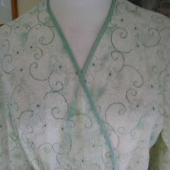 Morgan Taylor Intimates Two Piece Set - Picture 11 of 15